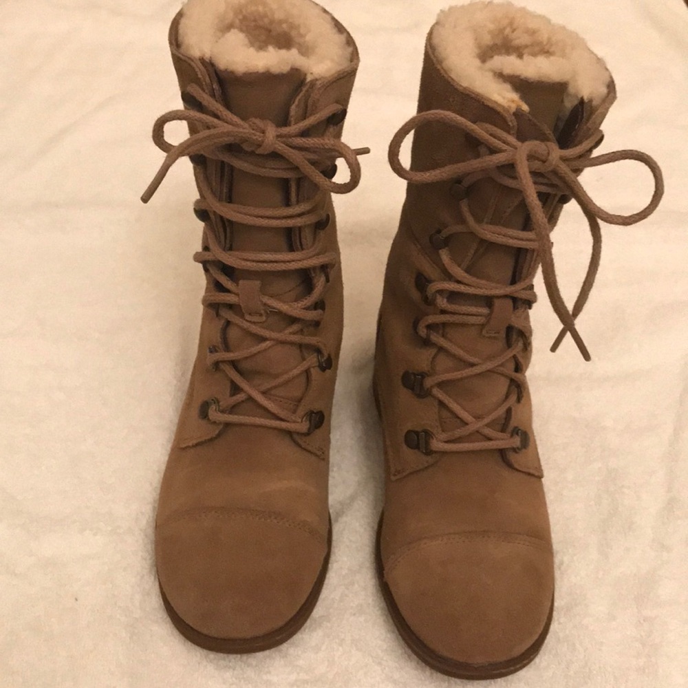 LIKE NEW UGG rare boots